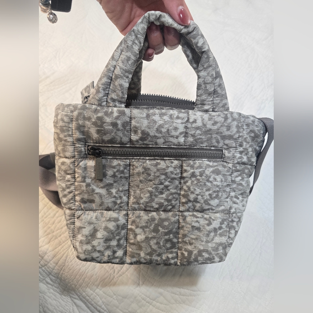 Lululemon Quilted Crossbody 5L - Picture 5 of 16